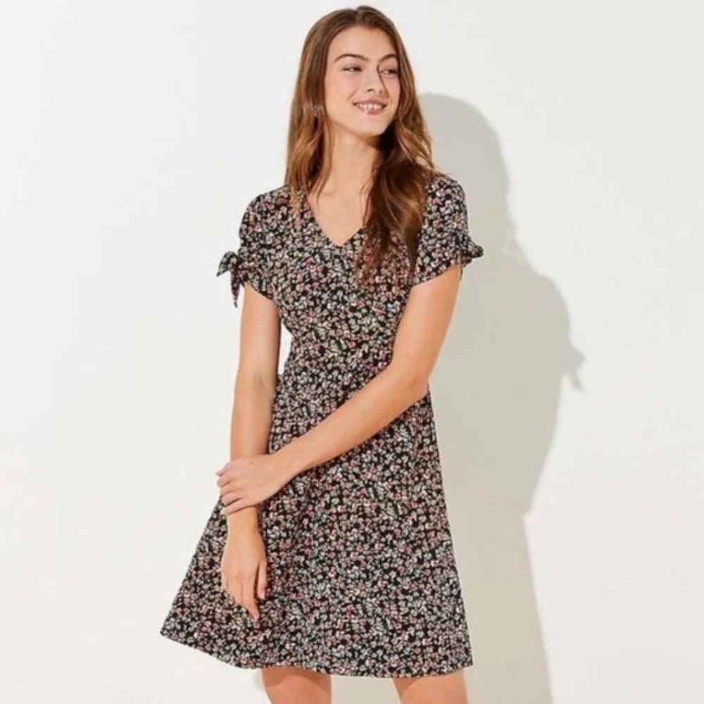 LOFT floral v-neck tie sleeve pocket flare dress size 6